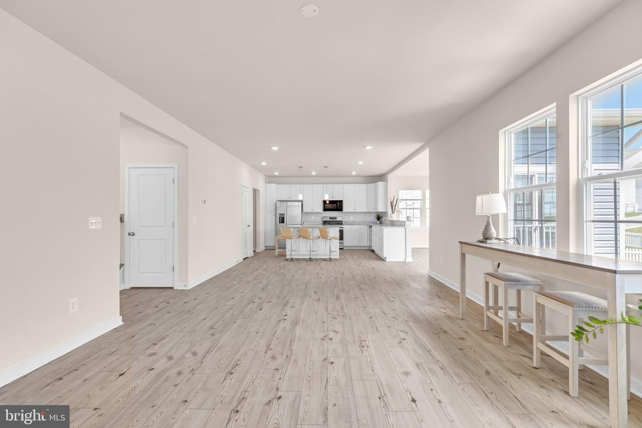 2053 Whithorn Hl - Photo 7 of 44