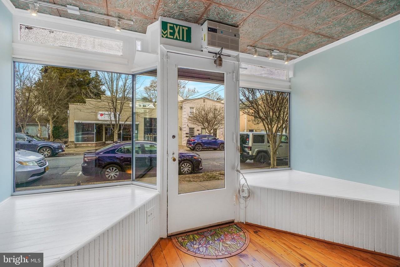 1109 Caroline St - Photo 5 of 41