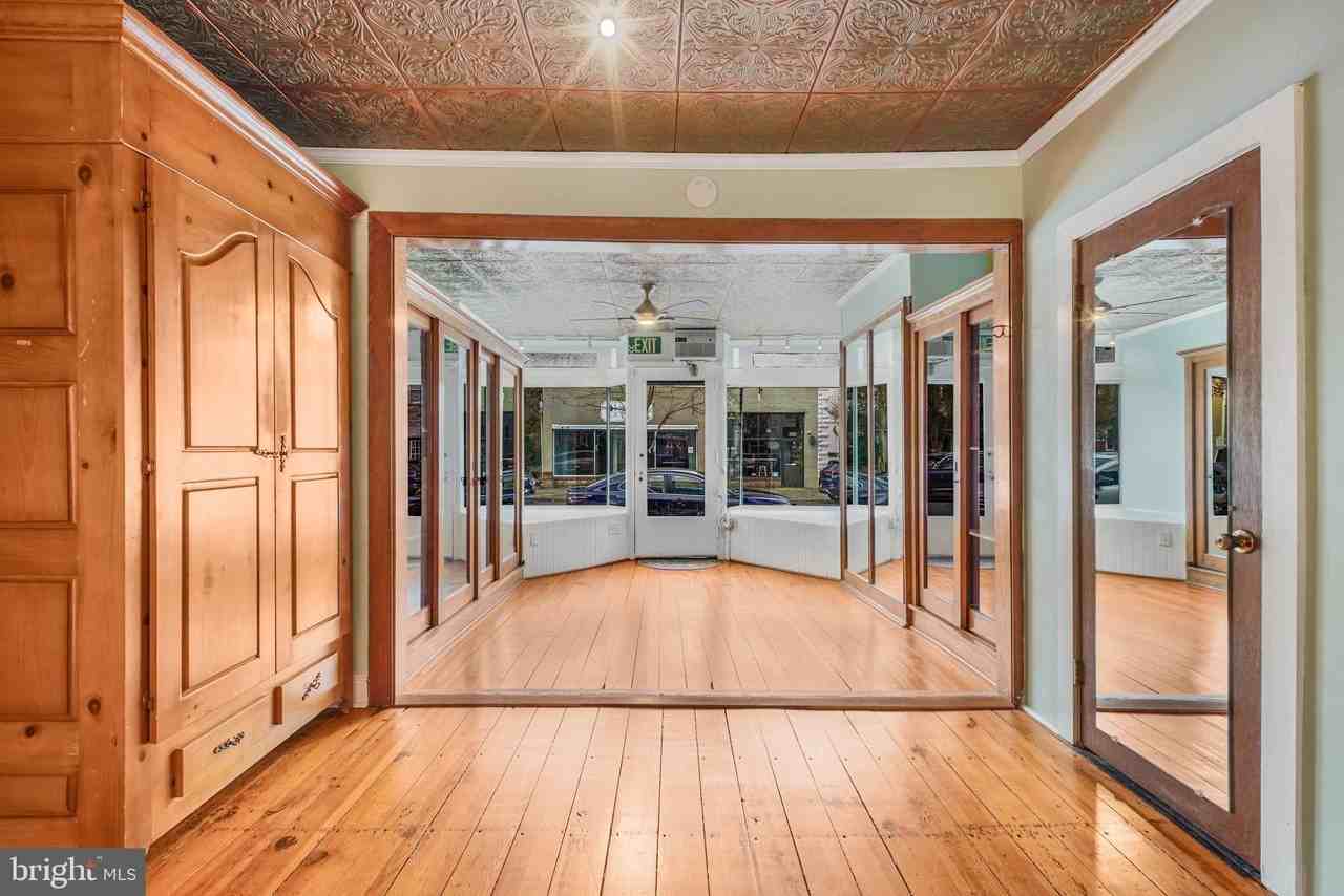 1109 Caroline St - Photo 6 of 41