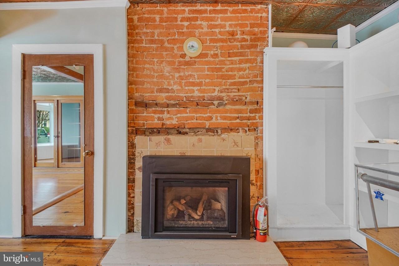 1109 Caroline St - Photo 7 of 41