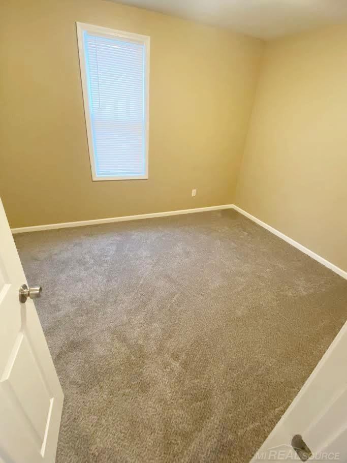 5766 Parker St - Photo 6 of 20