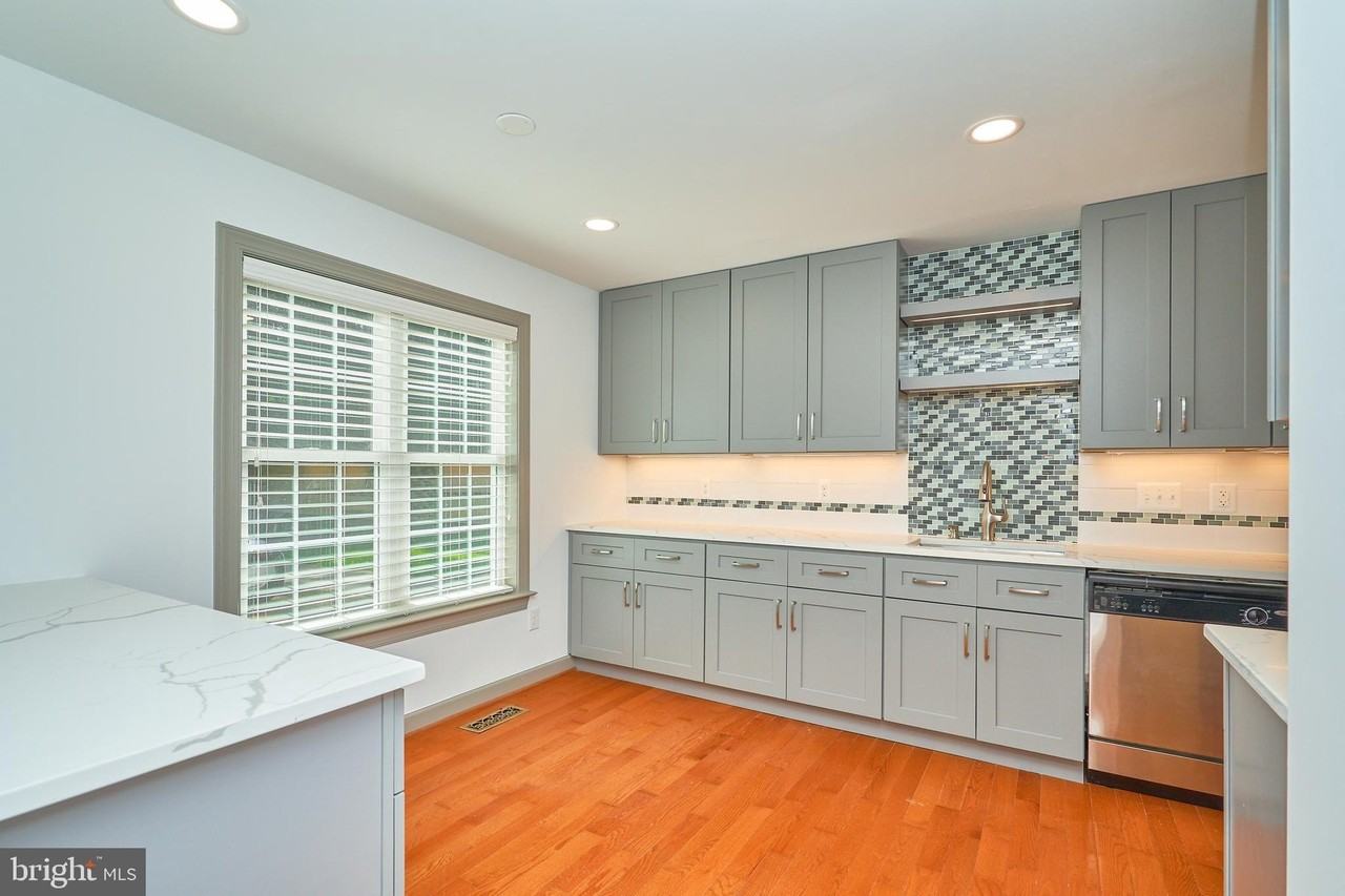 5810 Bunker Woods Ln - Photo 5 of 33