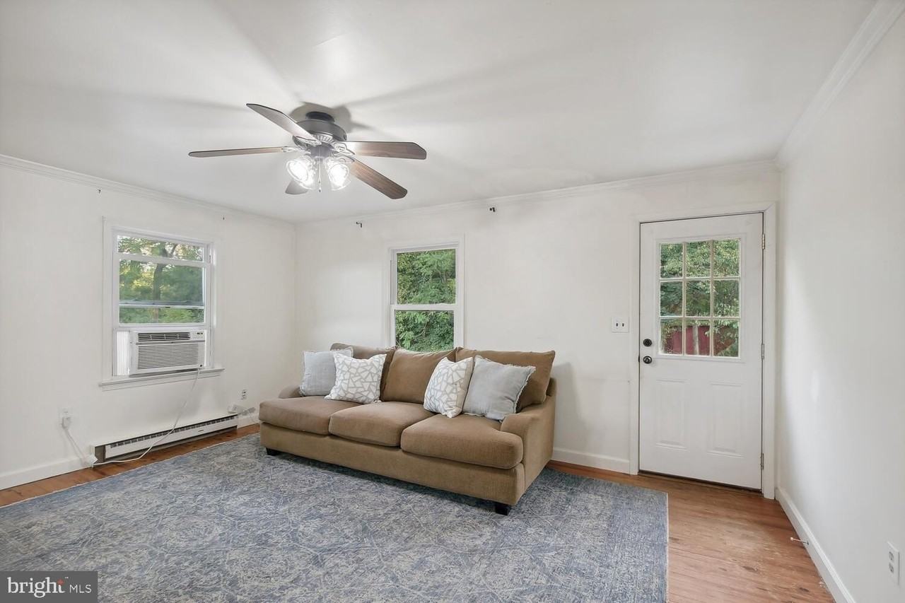 18390 Silcott Springs Rd - Photo 3 of 12