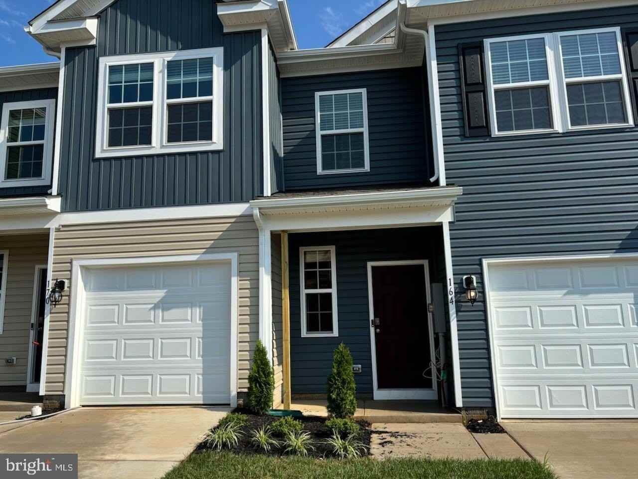 208 Caterpillar Dr - Photo 2 of 27