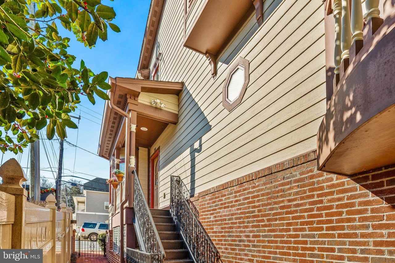 211 Mill St - Photo 3 of 50