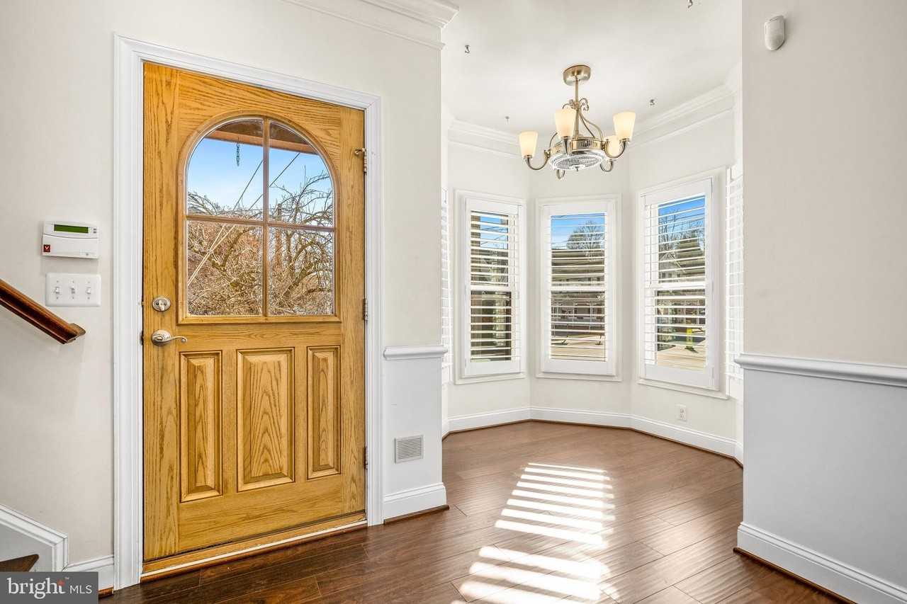 211 Mill St - Photo 5 of 50