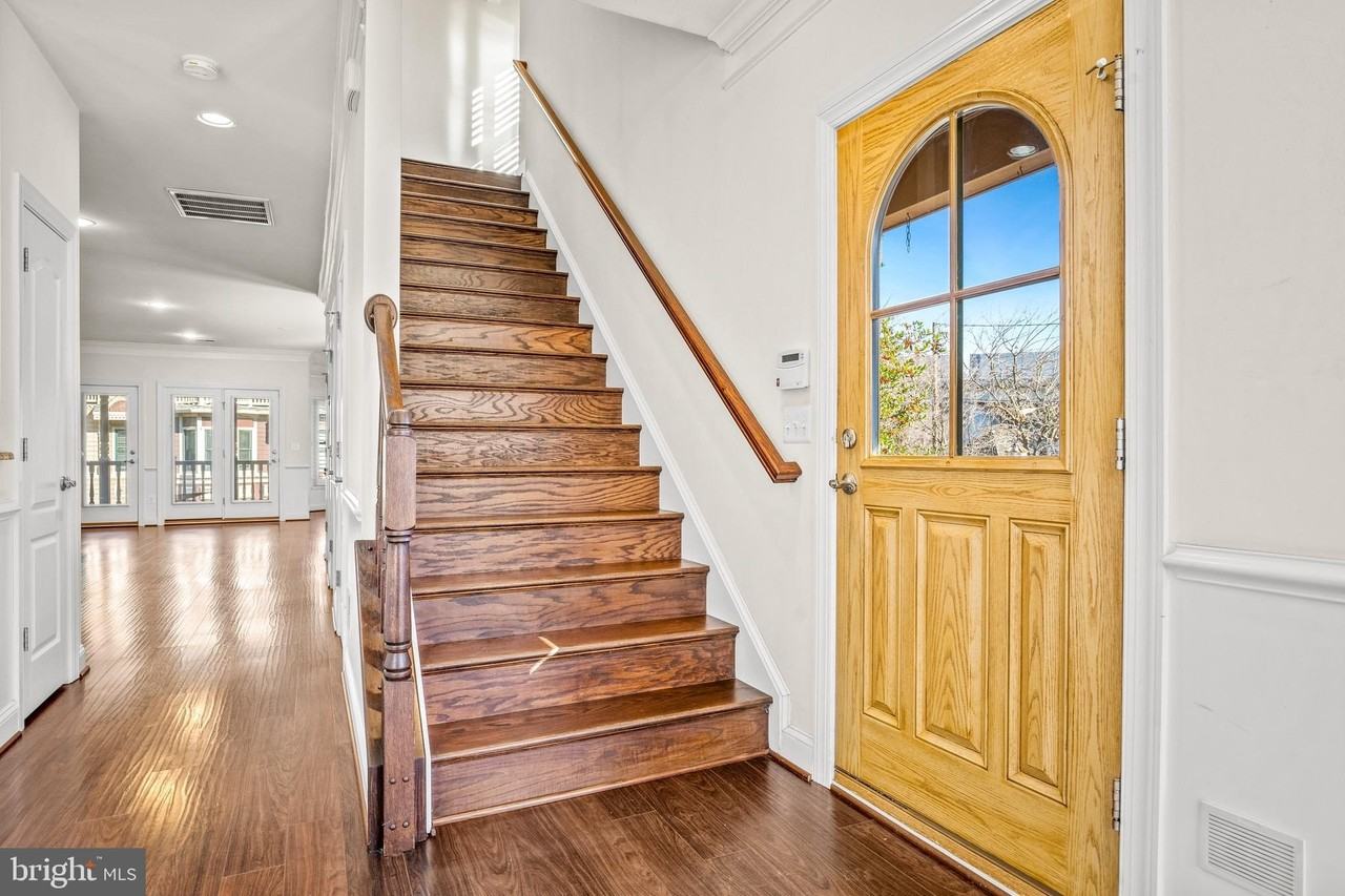 211 Mill St - Photo 6 of 50