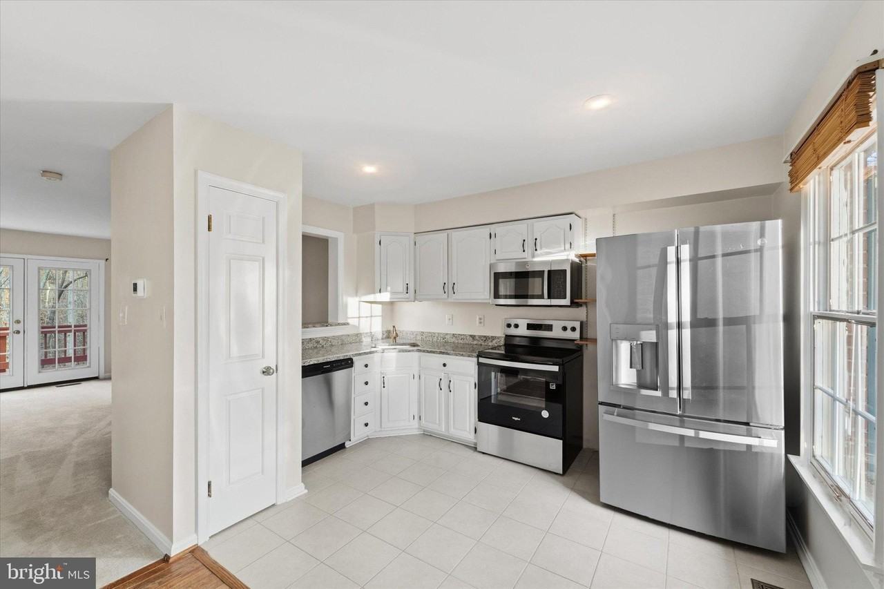 3969 Pepperidge Ct - Photo 2 of 23