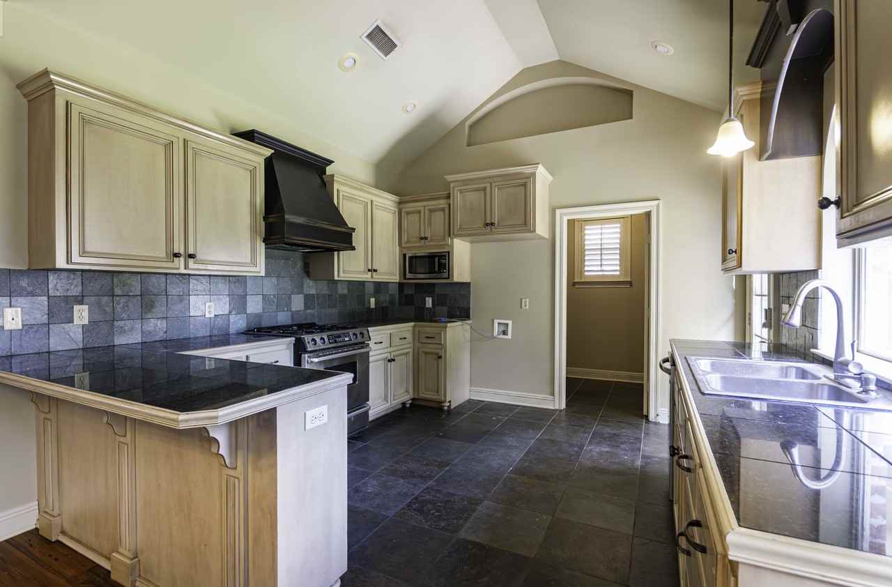 209 Metairie Ct - Photo 7 of 22