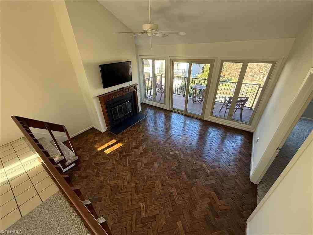 711 S Marshall St #D - Photo 5 of 13