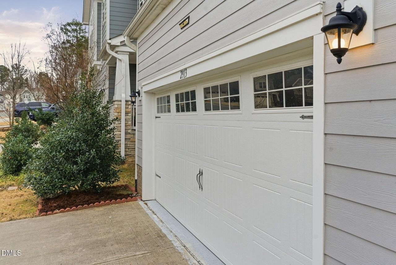 2913 Macbeth Ln - Photo 4 of 50