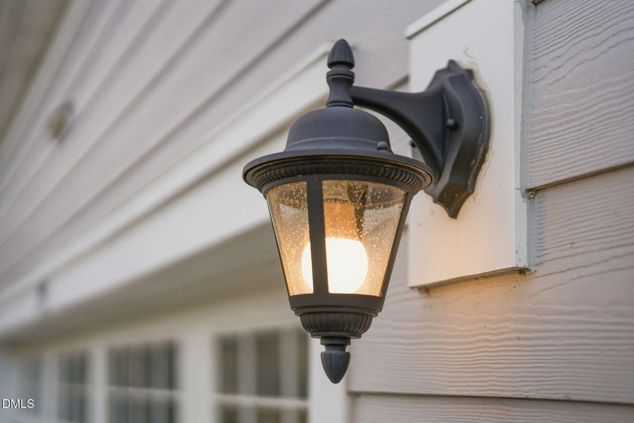 2913 Macbeth Ln - Photo 6 of 50