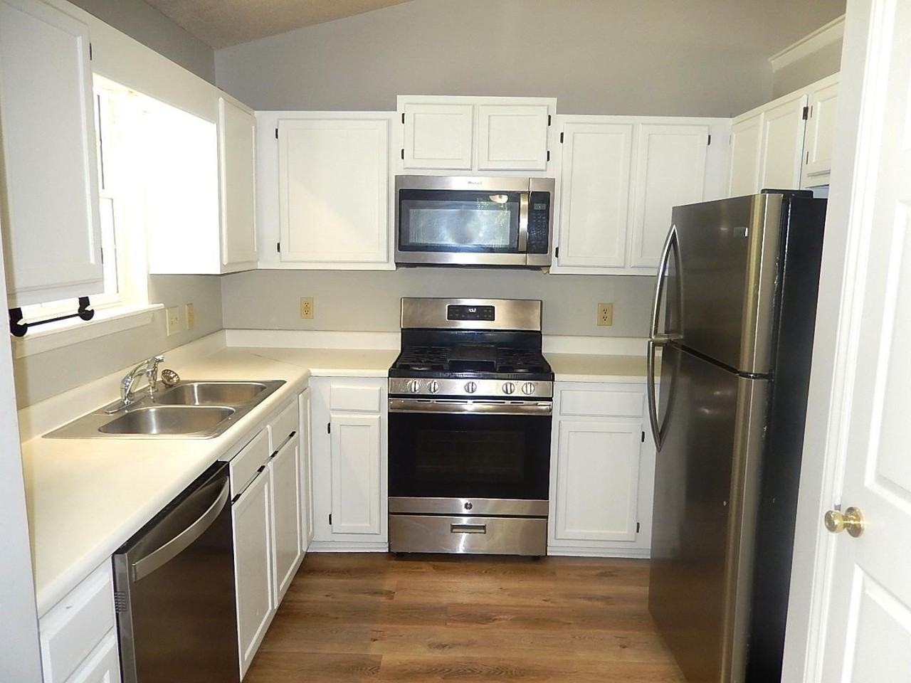 2609 Lynn Rd - Photo 5 of 24