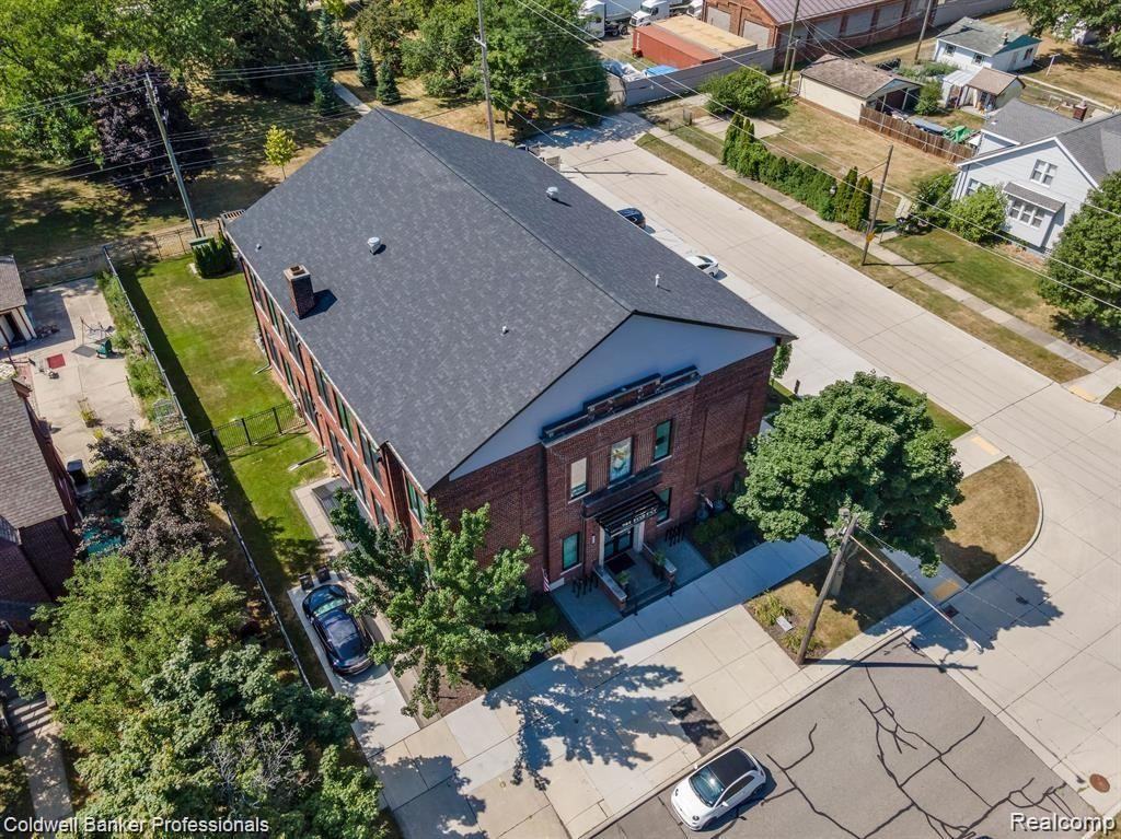 785 Forest St - Photo 3 of 19