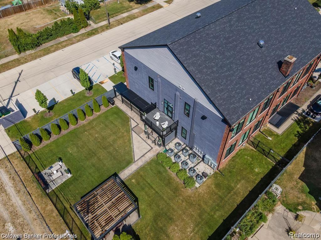 785 Forest St - Photo 6 of 19
