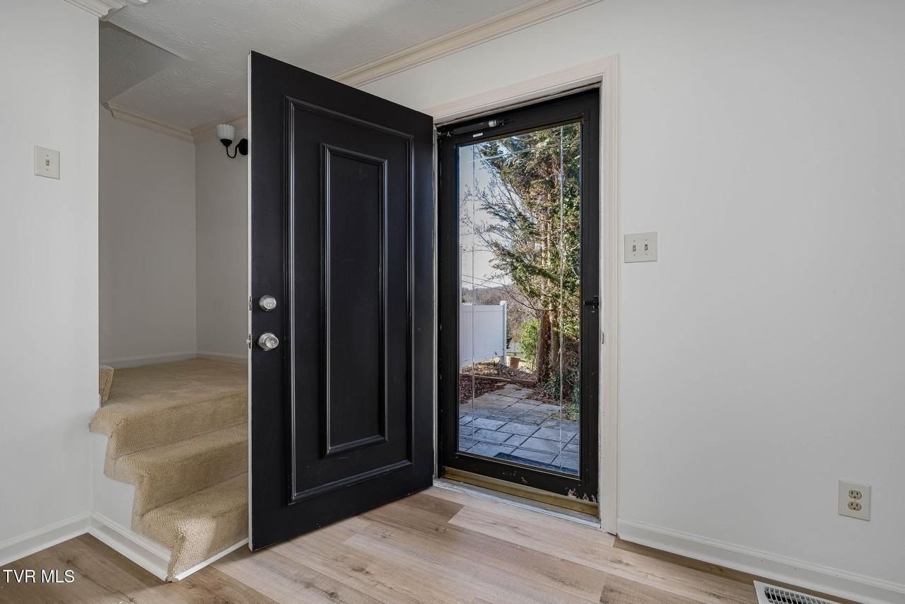 512 Jena Beth Dr - Photo 4 of 40