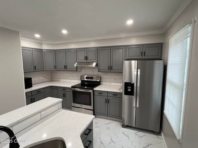 423 Meadow Ln - Photo 2 of 21