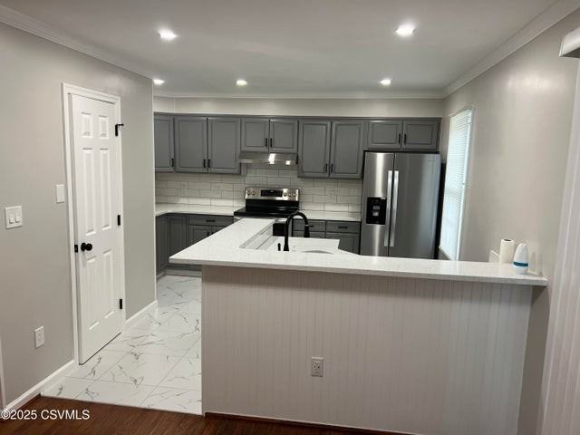 423 Meadow Ln - Photo 3 of 21