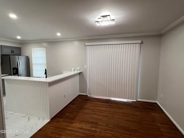 423 Meadow Ln - Photo 6 of 21