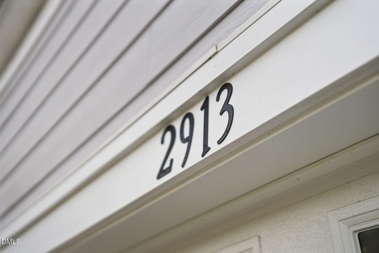 2913 Macbeth Ln - Photo 5 of 50