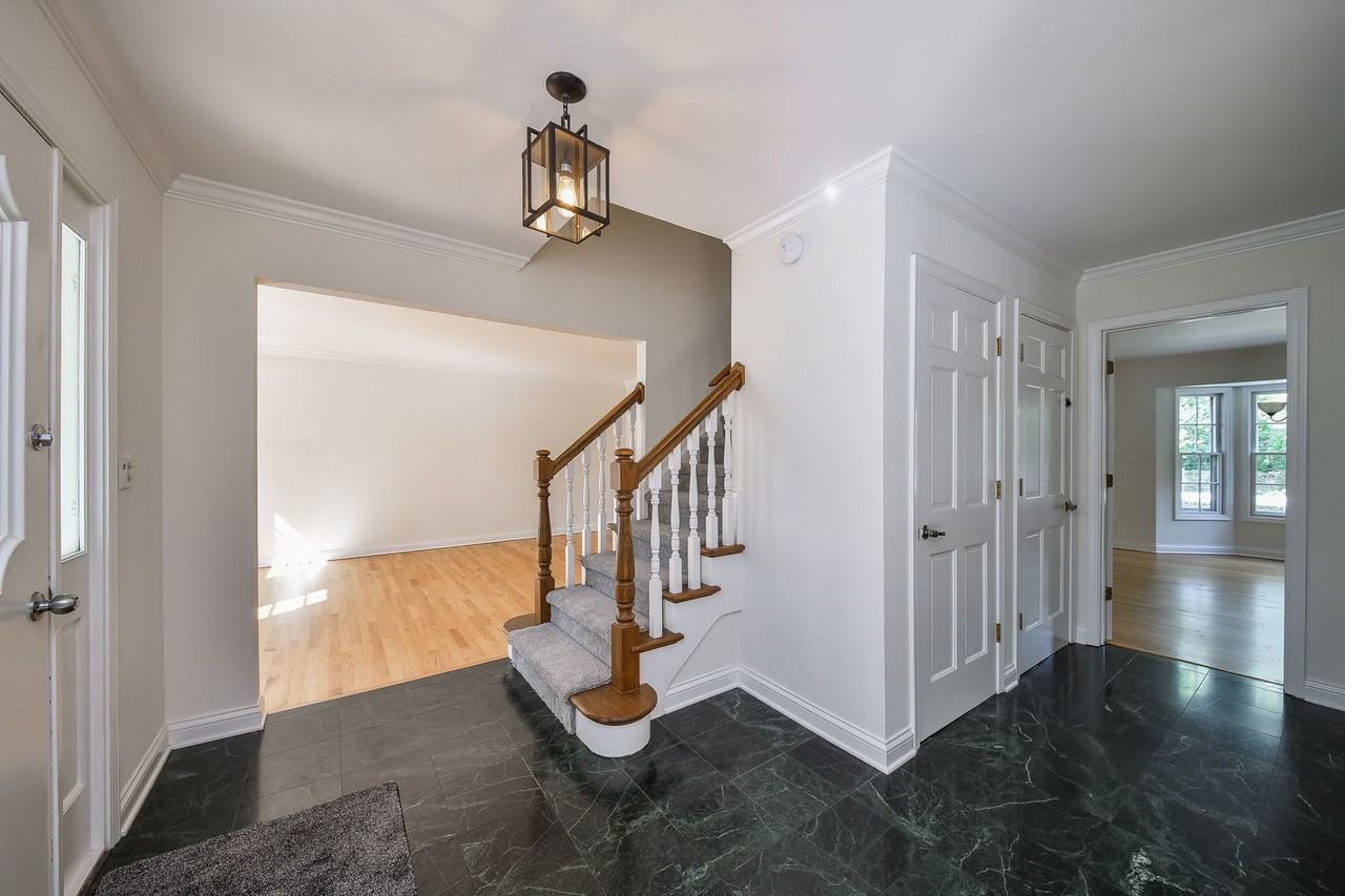 825 Biltmore Ct - Photo 3 of 45