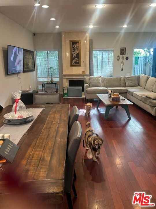 1220 Manning Ave - Photo 2 of 3