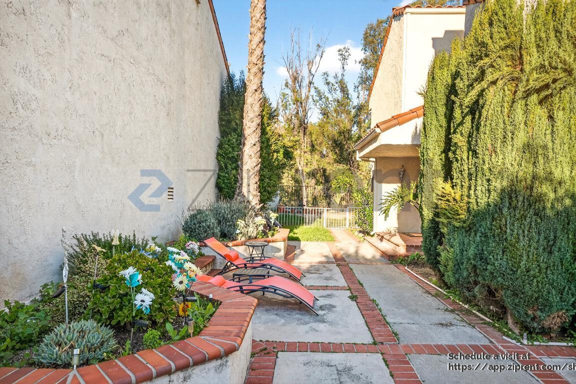 24675 Mendocino Ct - Photo 5 of 33