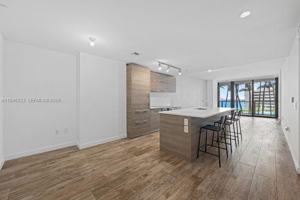 featured image of NE 30th St & Biscayne Blvd