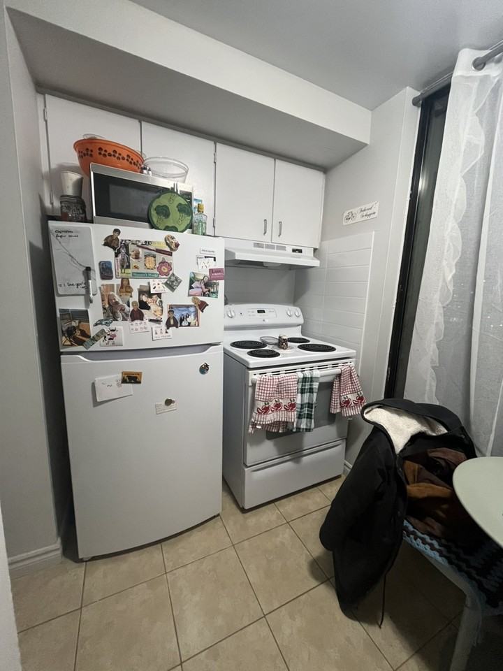 2074 Robie St - Photo 2 of 8