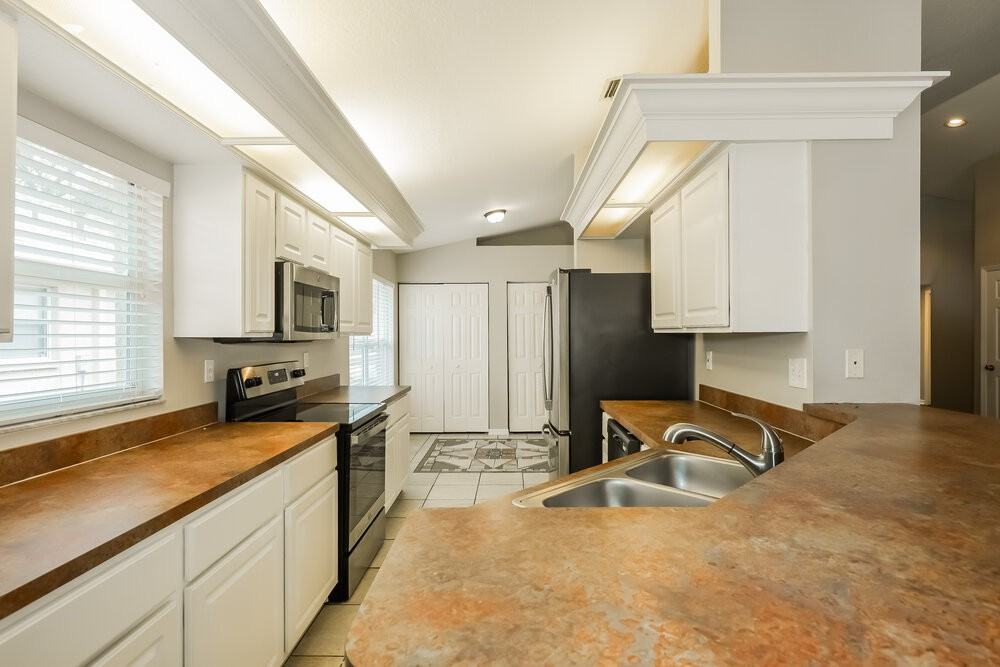 1710 Wakefield Dr - Photo 5 of 16