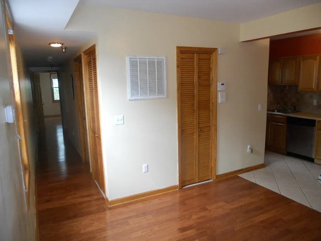 163 Walnut St - Photo 5 of 8