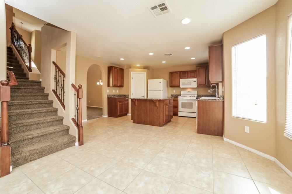 408 Orchid Oasis Ave - Photo 3 of 16