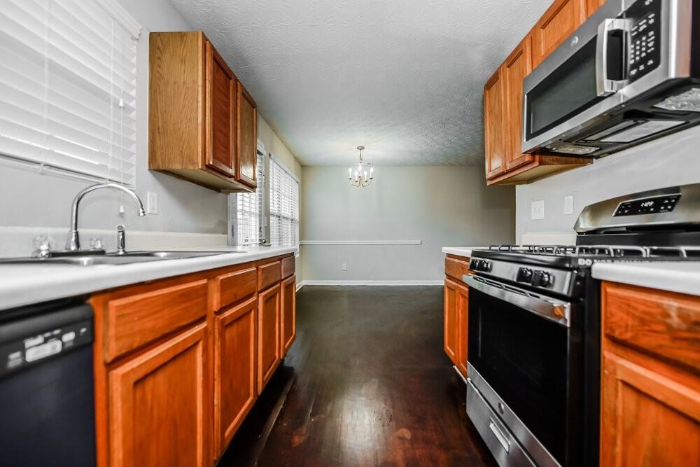 6075 Flagstaf Walk - Photo 7 of 20