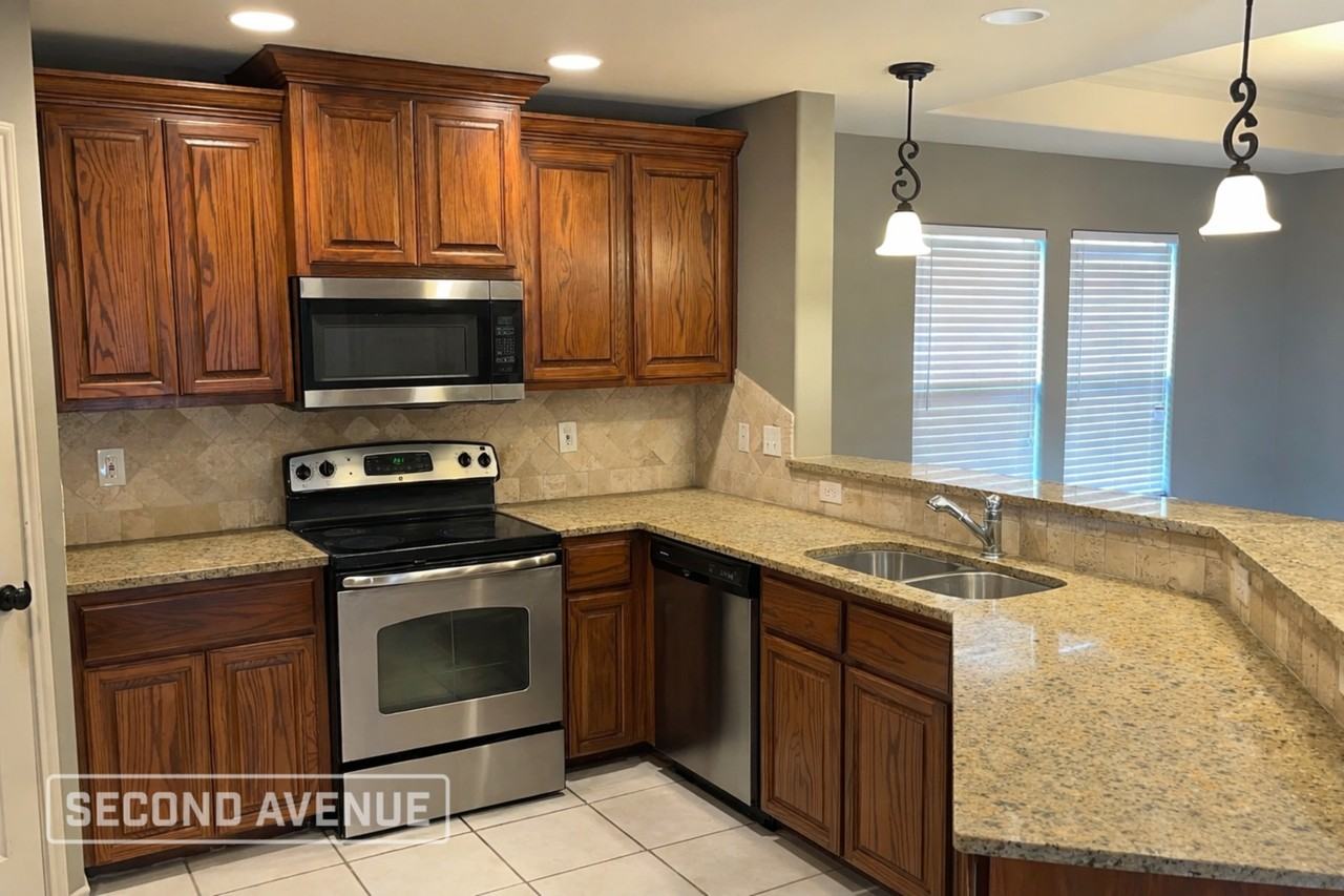 7607 Aquamarine Dr - Photo 4 of 16