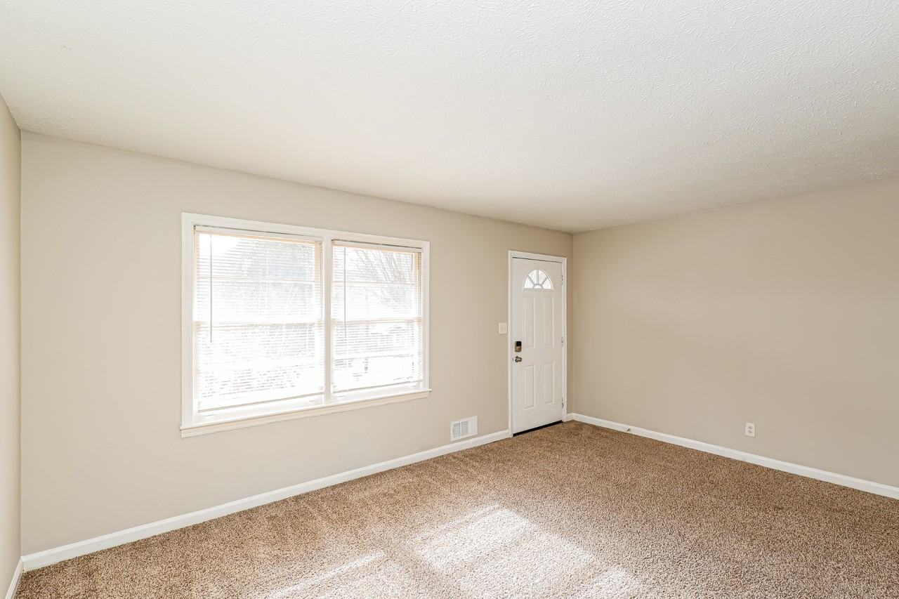 2576 Creston Way - Photo 2 of 15