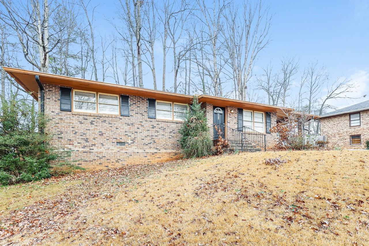 2576 Creston Way - Photo 3 of 15