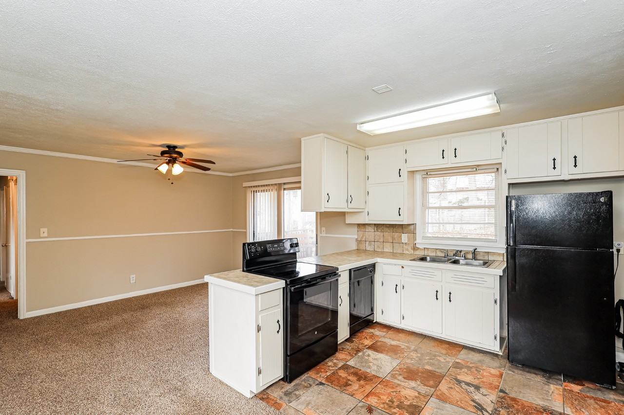 2576 Creston Way - Photo 4 of 15