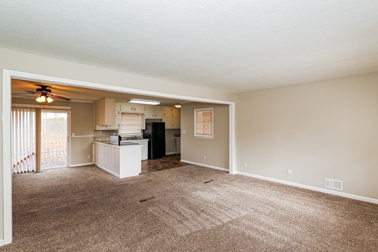 2576 Creston Way - Photo 5 of 15