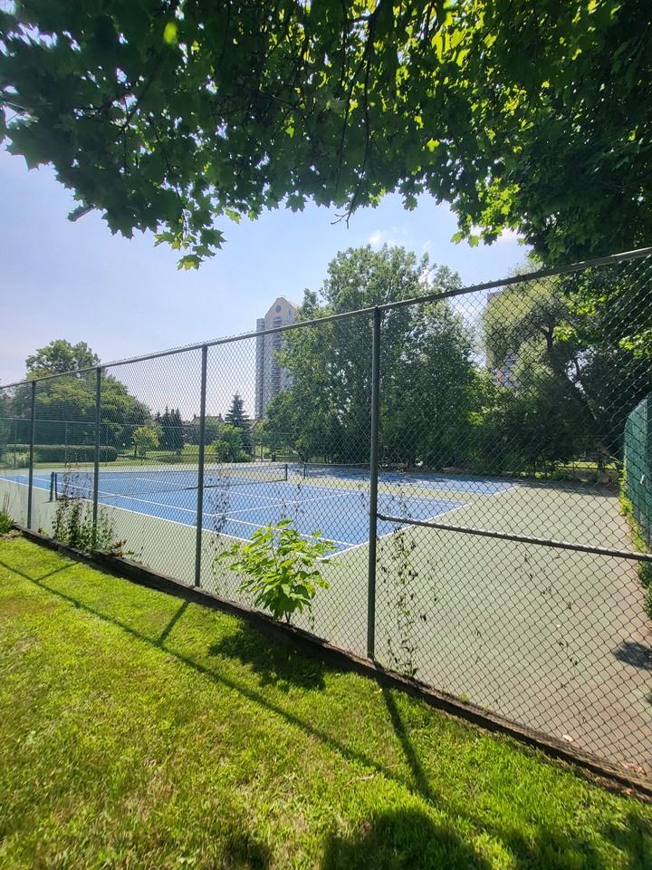 260 Brittany Drive - Photo 5 of 17