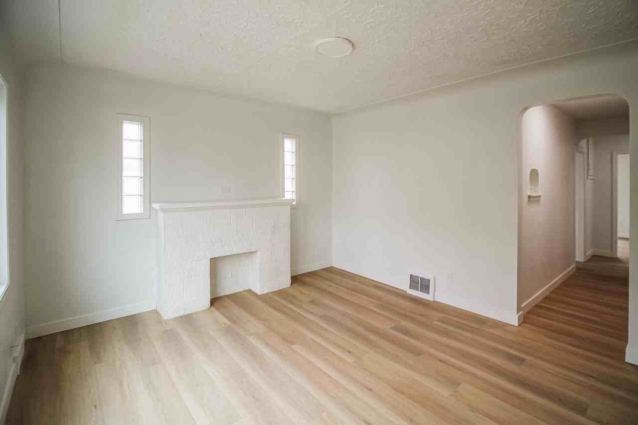 Able Apartments - Photo 3 of 25