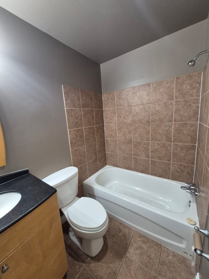 Colonial House - Photo 3 of 9