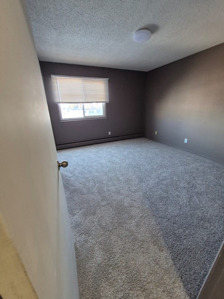 Colonial House - Photo 5 of 9