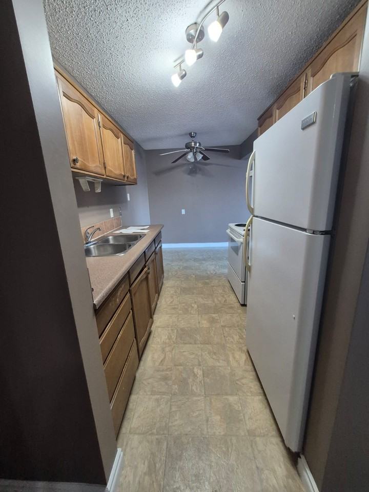 Colonial House - Photo 7 of 9