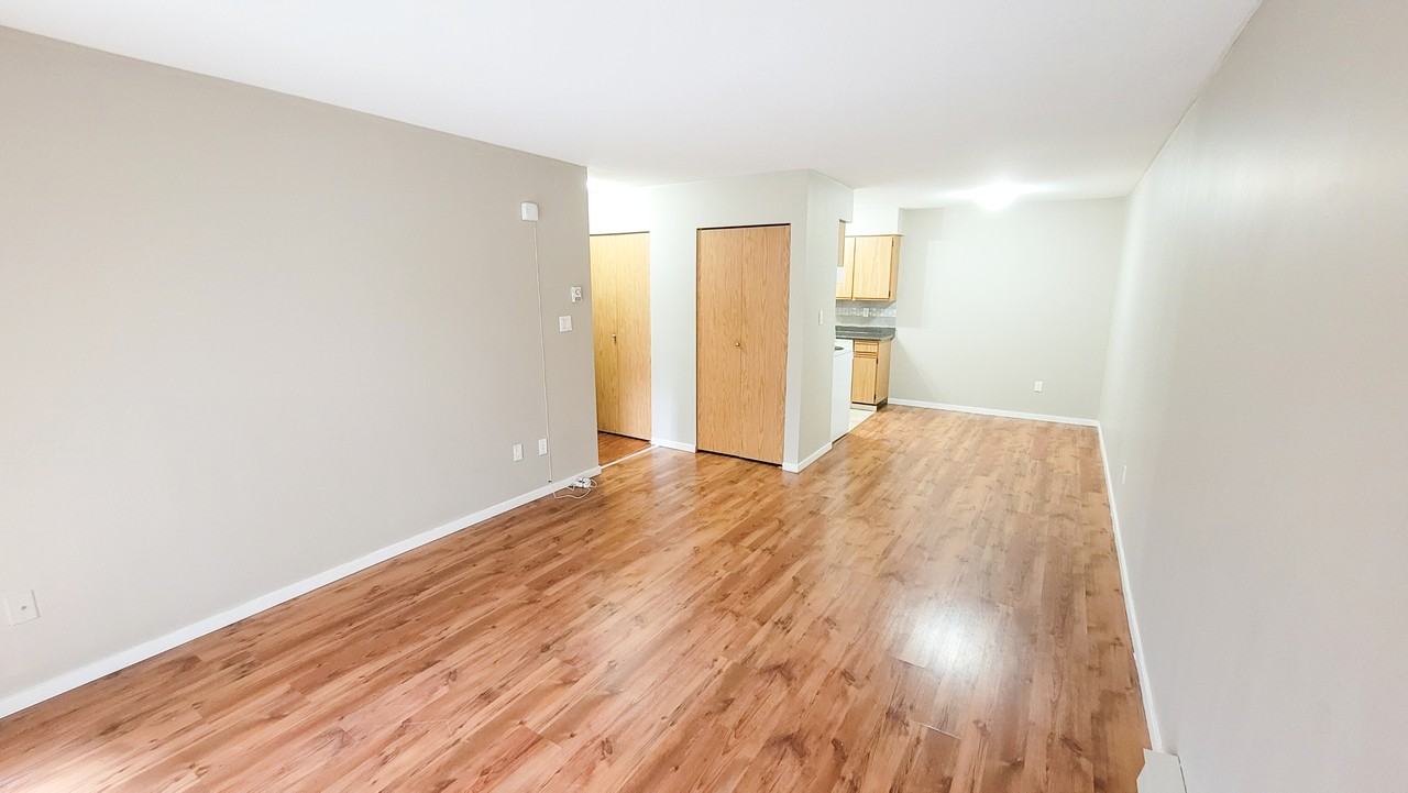 Sunshine Apartments - Photo 4 of 16