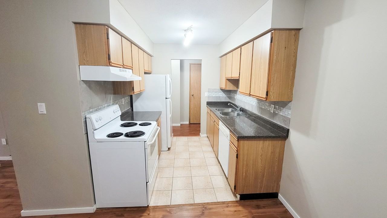 Sunshine Apartments - Photo 6 of 16