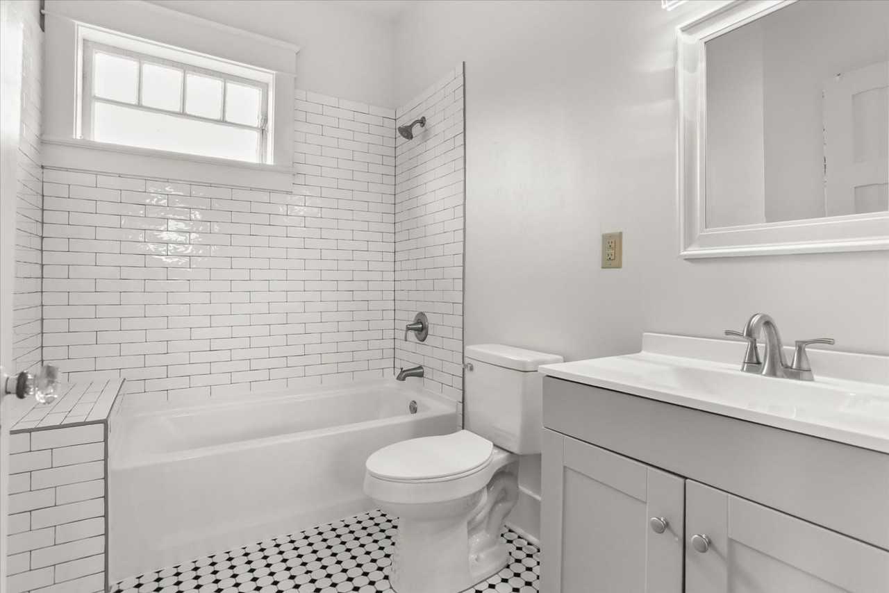 5829 5829 Clara St - 5829 Upper - Photo 7 of 23