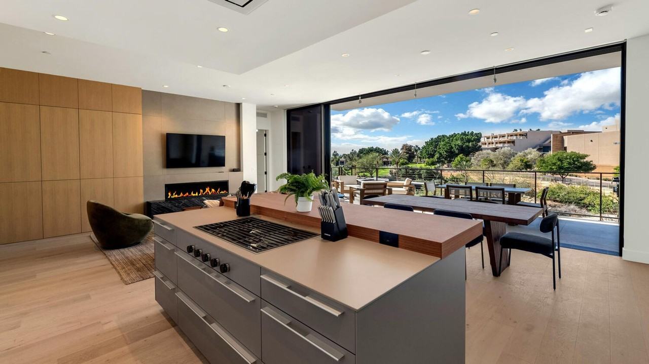 4849 4849 N Camelback Ridge Rd #B203 - Photo 5 of 31