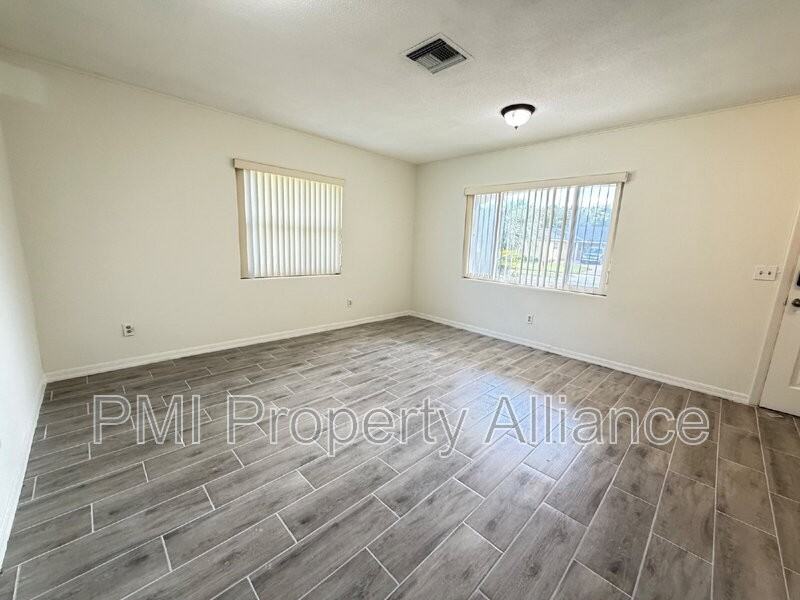 1527 Leeway Ave - Photo 3 of 21