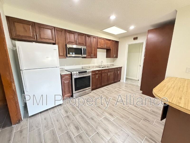 1527 Leeway Ave - Photo 6 of 21