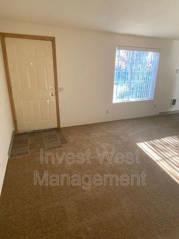 1815 Kingsley Rd #13 - Photo 4 of 9